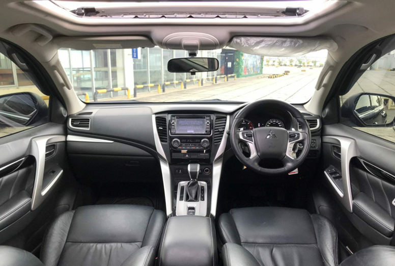 interior pajero sport