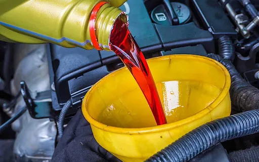 proses penggantian oli