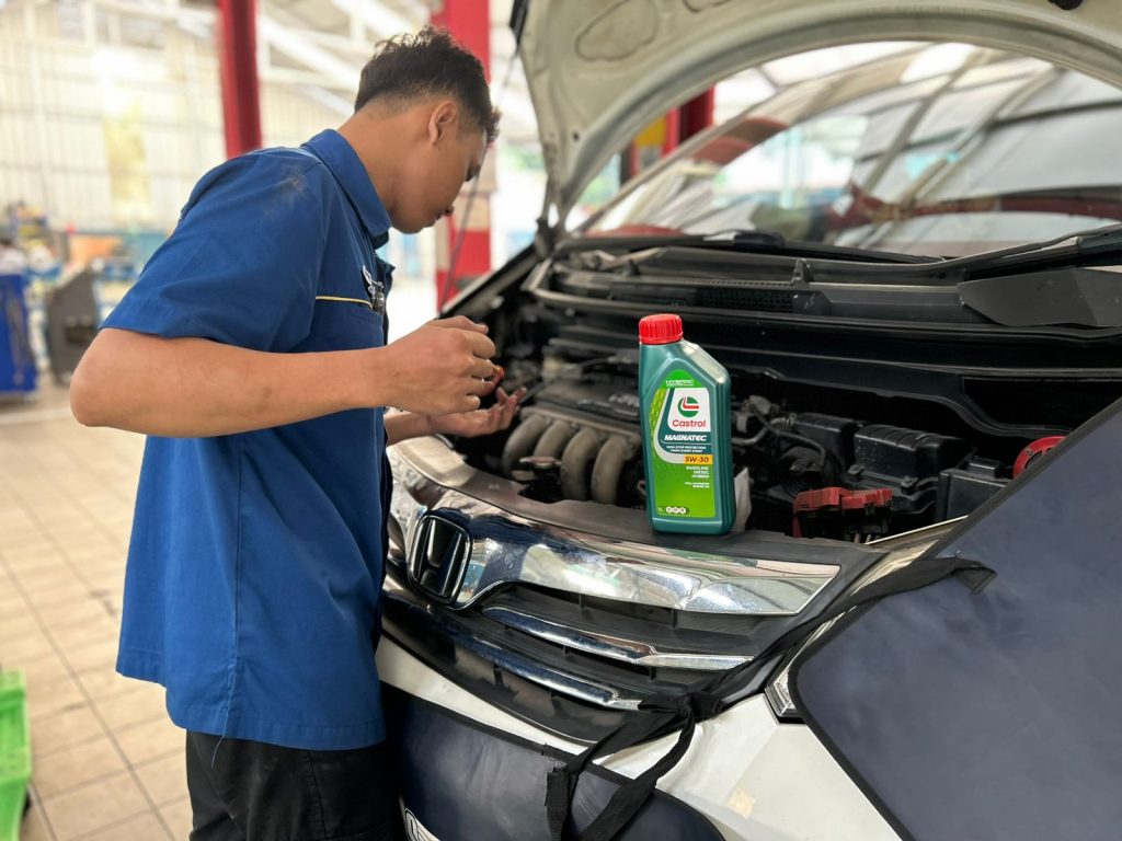 cara cek kondisi oli mobil