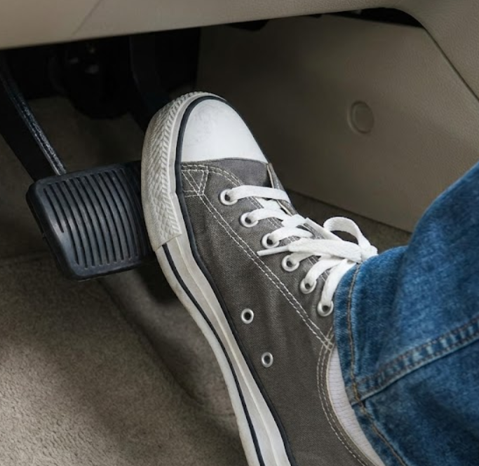 mobil getar saat di rem