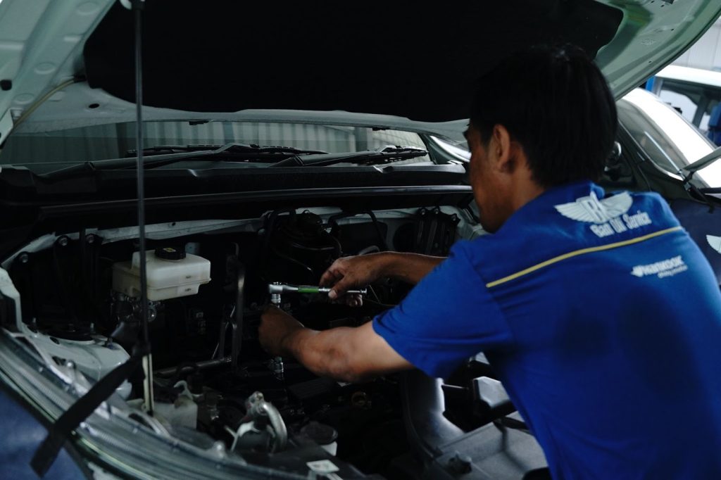 estimasi biaya servis mobil