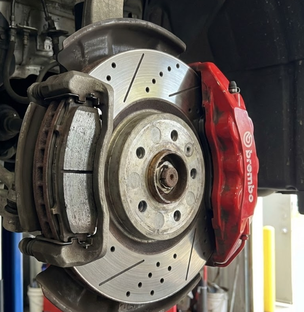 perbedaan rem tromol dan cakram